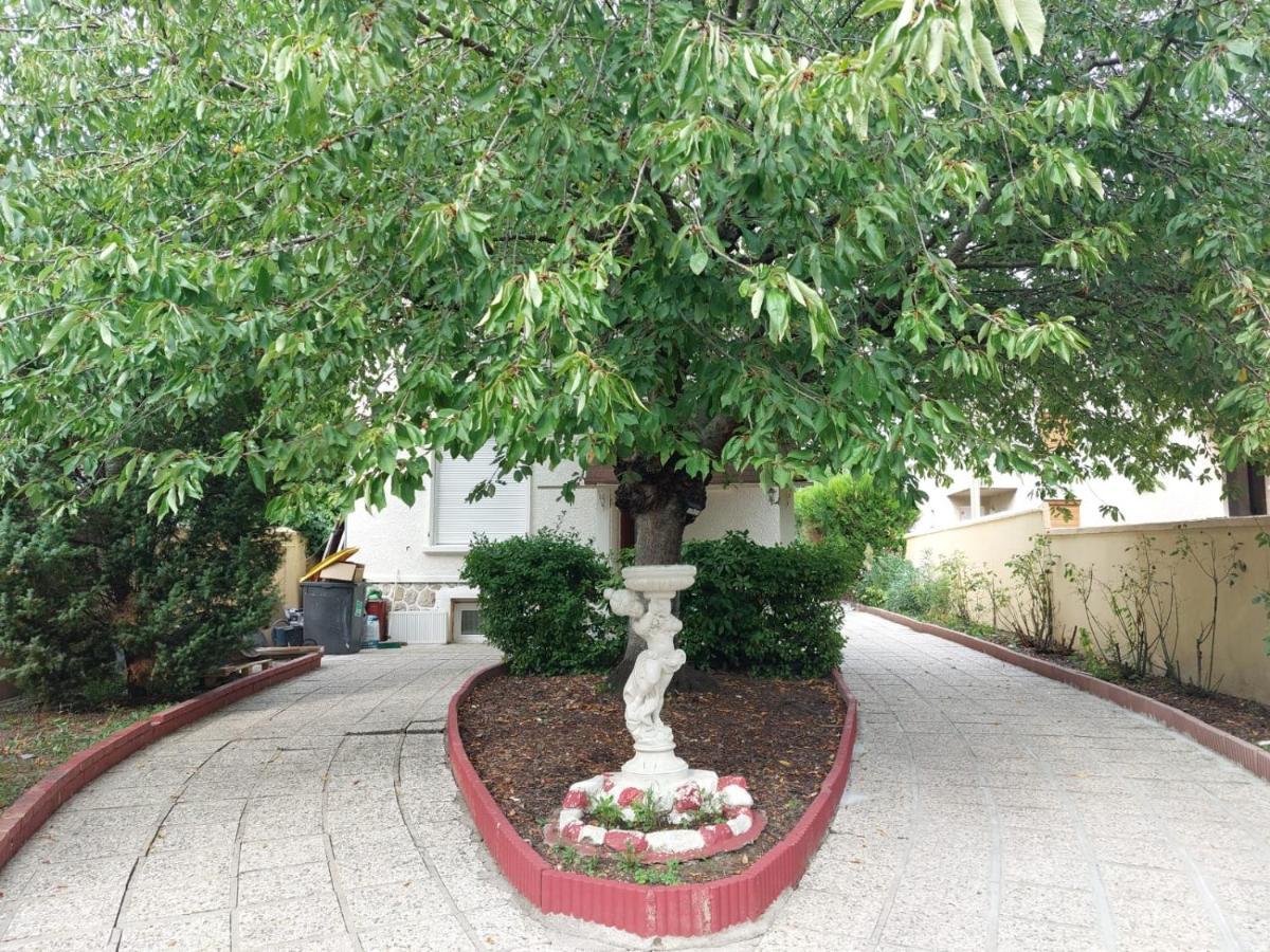 Happy Land Holliday Residential Hotel Épinay-sur-Seine Buitenkant foto